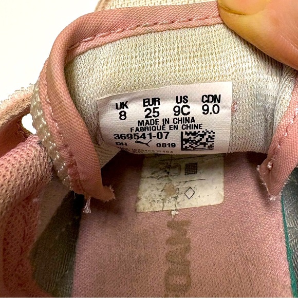 3/$30 Puma Vista Girls 9 Pink Velcro Training Sneakers Running Shoe Baby Toddler - Picture 4 of 5